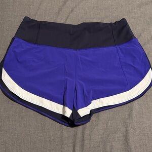 ATHLETA RUNNING FREE
COLORBLOCKED 3.5" SHORTS
